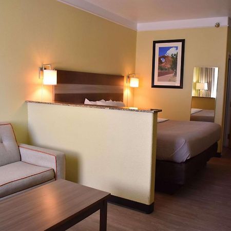 Quality Inn & Suites Gallup I-40 Exit 20 Экстерьер фото