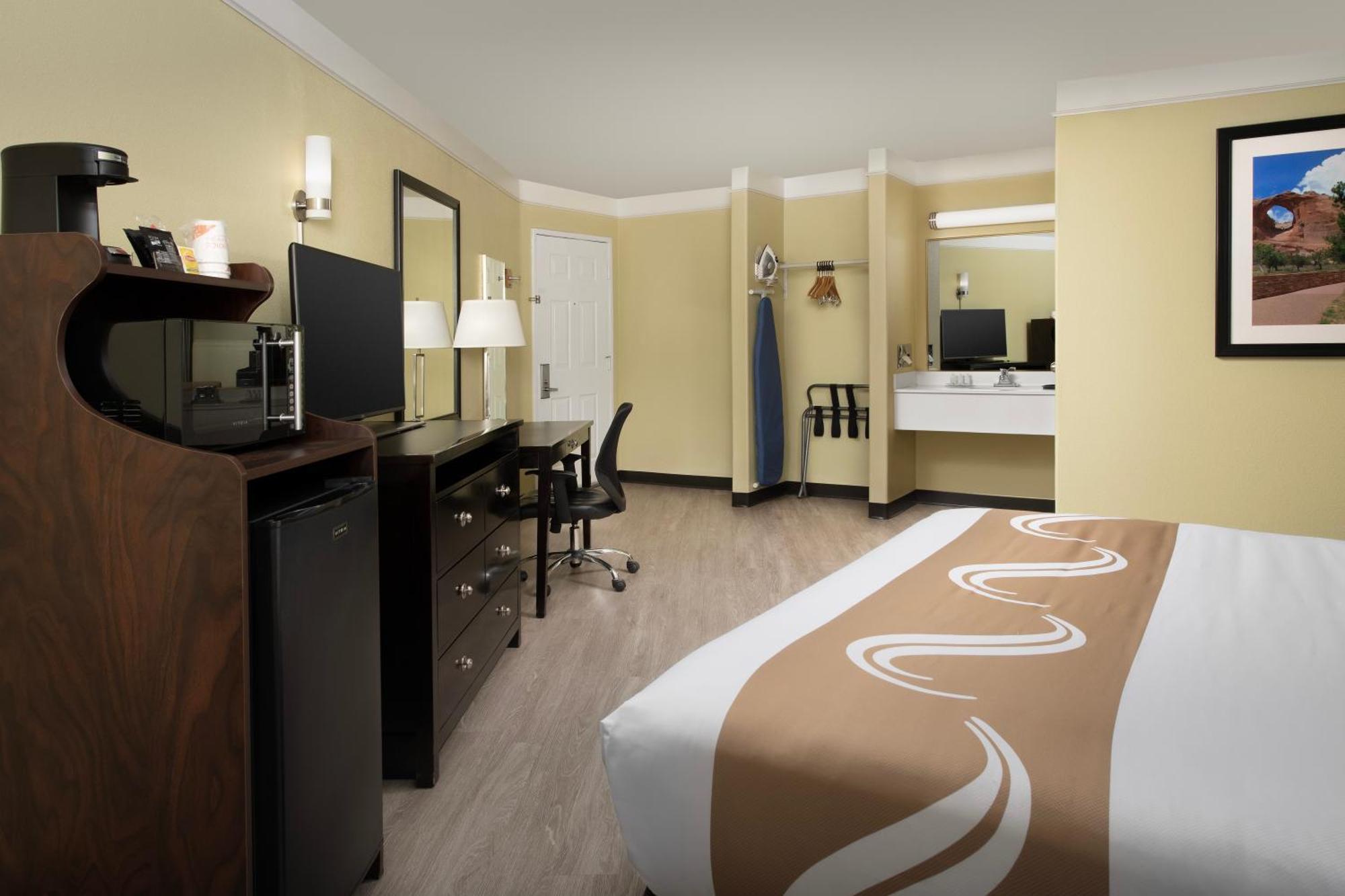 Quality Inn & Suites Gallup I-40 Exit 20 Экстерьер фото