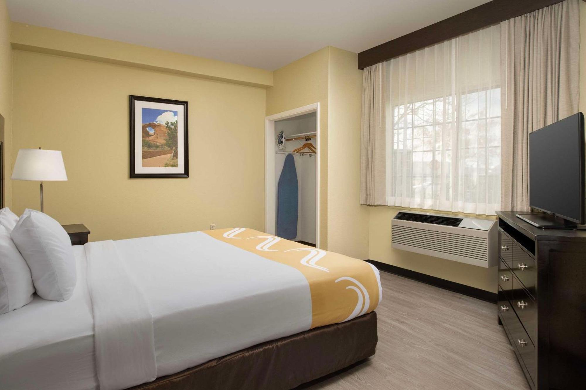 Quality Inn & Suites Gallup I-40 Exit 20 Экстерьер фото