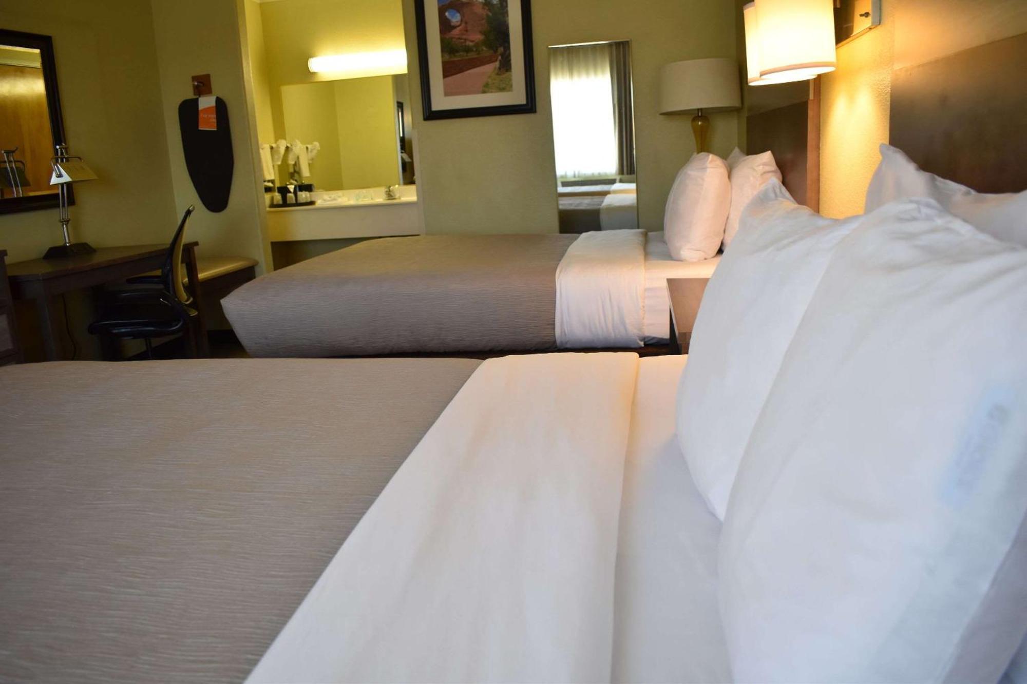 Quality Inn & Suites Gallup I-40 Exit 20 Экстерьер фото