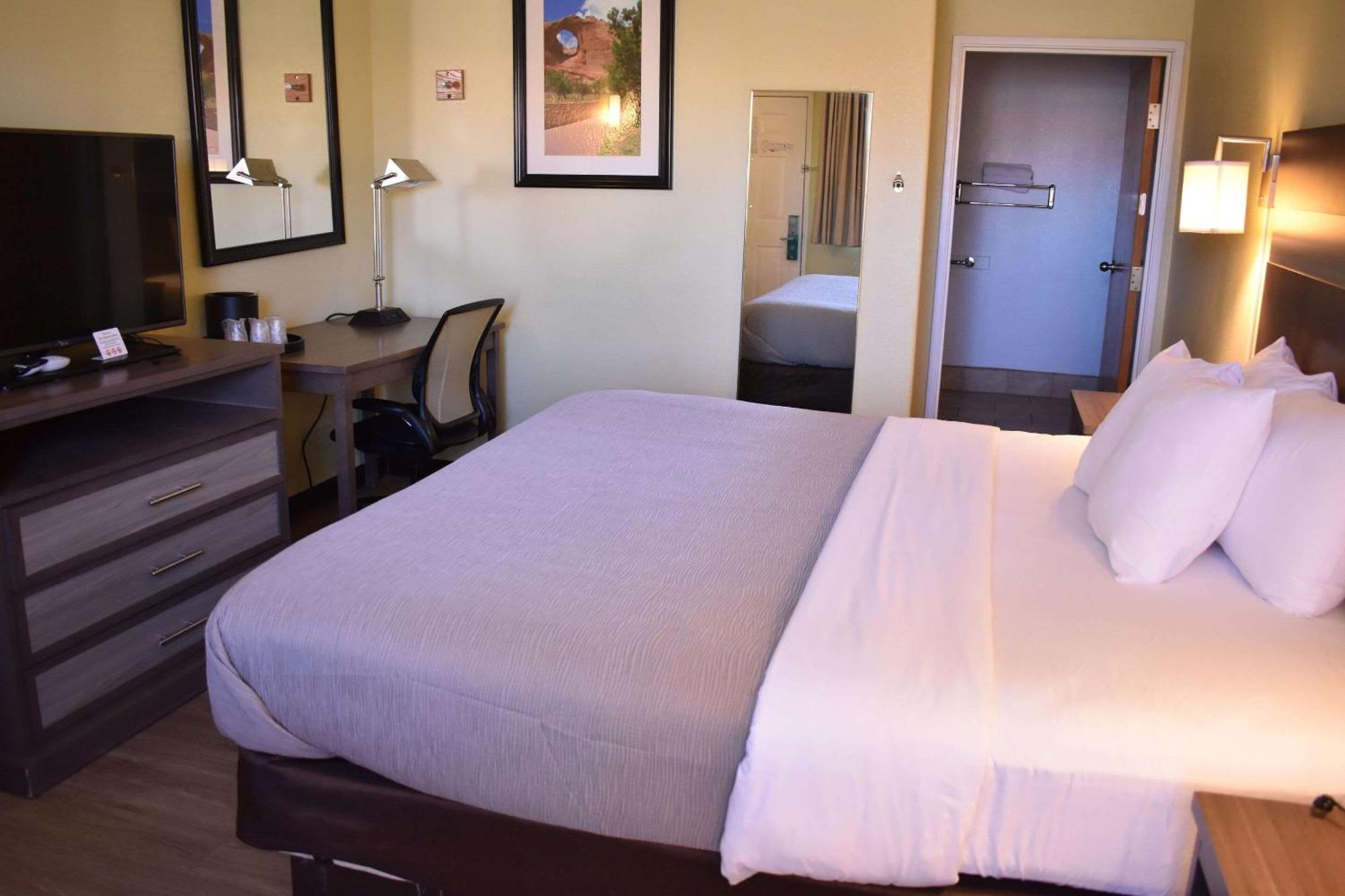 Quality Inn & Suites Gallup I-40 Exit 20 Экстерьер фото