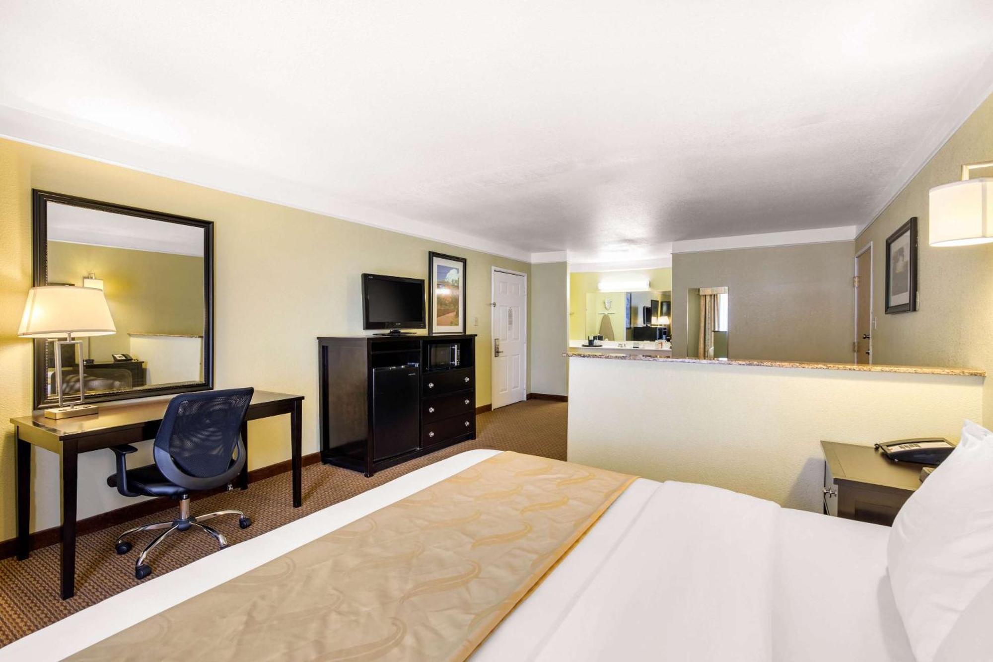 Quality Inn & Suites Gallup I-40 Exit 20 Экстерьер фото